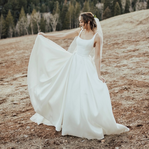 Dresses & Skirts - Wedding Dress